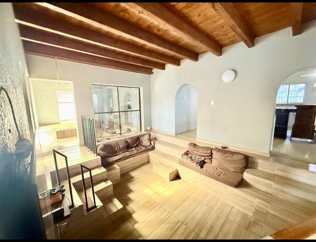 4 BEDROOM HOUSE FOR SALE IN FLORA GARDENS